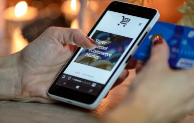holiday-shopping-1921658_1920