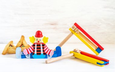 Decoration,for,jewish,holiday,purim,on,white,wooden,background,with