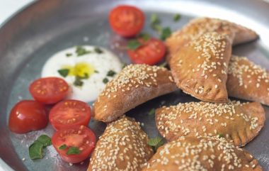 סמבוסק // צילום: אלעד ברנגה