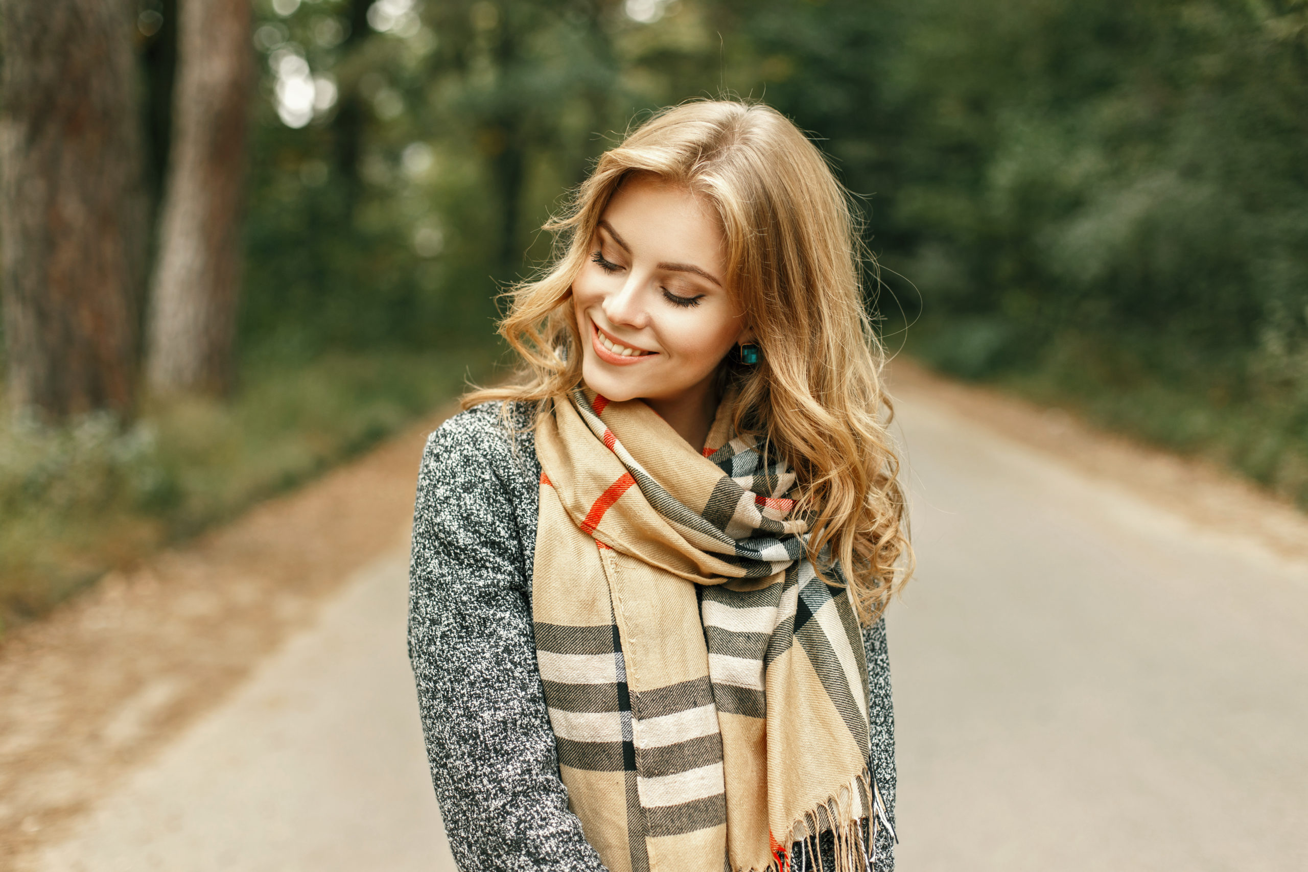 Beautiful,Young,Woman,In,A,Stylish,Vintage,Scarf,Walks,In