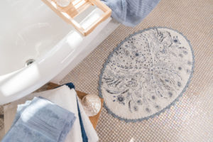 ורדינון שטיחון אמבט בעיצוב מלכותי 154 שח צילום תמי בר שי