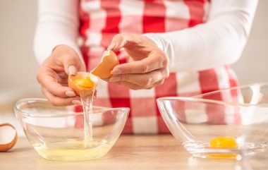 Detail,Of,Woman's,Hands,Separating,Egg,Yolks,From,The,Whites